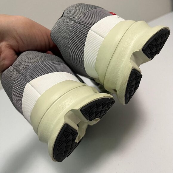 On Running Athletic Shoes in White and Gray - Picture 11 of 16